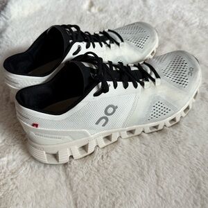 ON Running Cloudtec Helion Sneakers